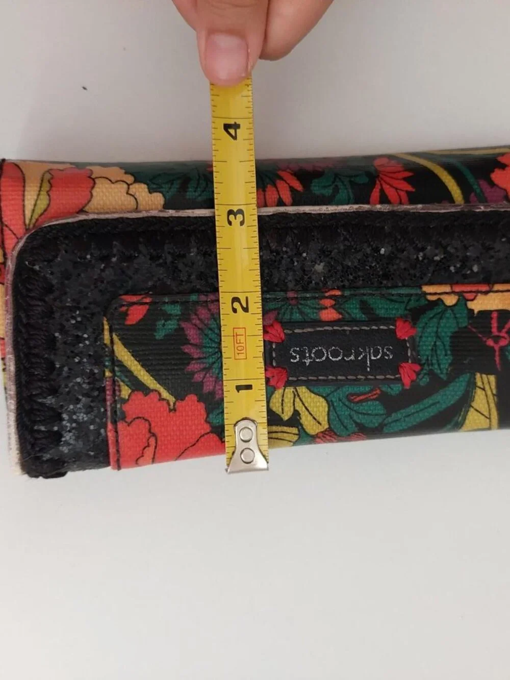 Floral print wallet with zipper pocket sakroots #floral #accessories